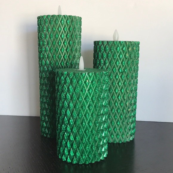 Three green flameless candles with remote control timer - Picture 2 of 9